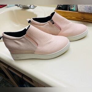 Pink Textured Women's Shoes new never worn